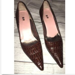 BP Embossed Brown Leather Heel Size 6.5 Closed Toe